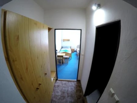 Třílůžkový pokoj - výhled z okna